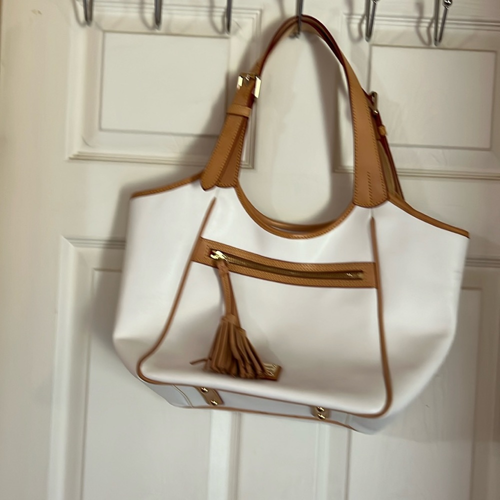 Like New Dooney & Bourke purse